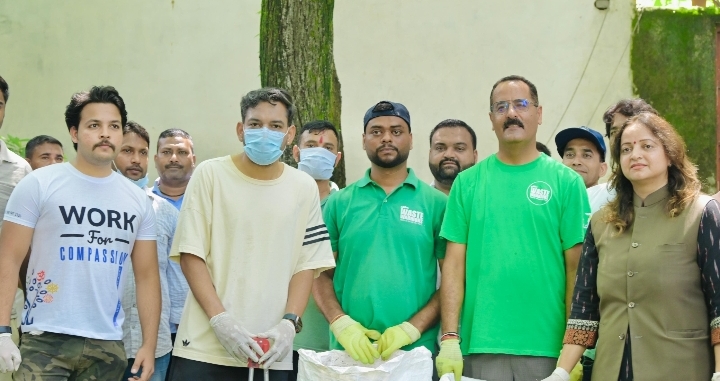  विशेष स्वच्छता अभियान में डीएम एवं सचिव विधिक सेवा प्राधिकरण ने किया प्रतिभाग, 100 से अधिक लोग बने इस अभियान का हिस्सा