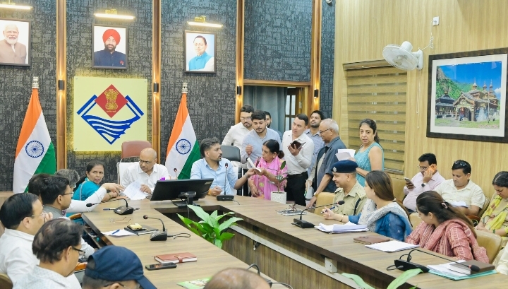  समाधान दिवस में 145 से अधिक फरियादियों की सुनी समस्याएं, लंबित शिकायतों पर आयुक्त सख्त