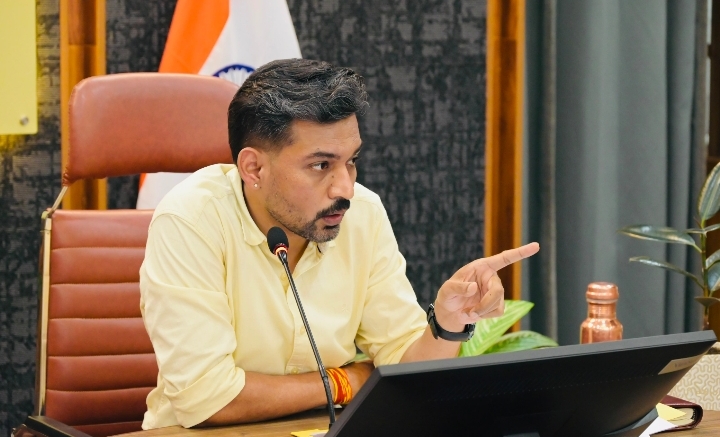  दावे-आपत्तियों के निस्तारण में तेजी लाएं ईआरओ, 13 अगस्त की रात्रि तक फार्म-6, 7 एवं 8 अनिवार्य रूप से अपलोड करें : डीएम