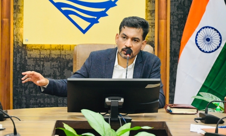  सीएम हेल्पलाइन की लंबित शिकायतों का प्राथमिकता से करें निस्तारण : जिलाधिकारी