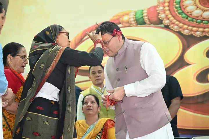  रक्षाबंधन पर मुख्यमंत्री धामी की बड़ी सौगात,60 वर्ष से महिलाओं को रोडवेज बसों में मुफ्त सफर