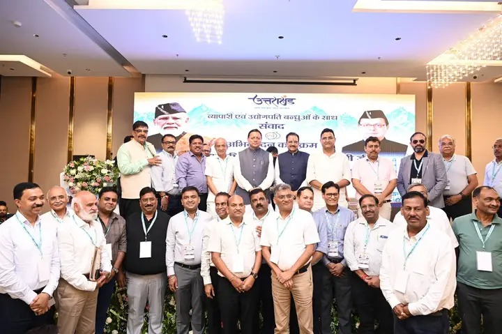  व्यापारियों और उद्योग प्रतिनिधियों से धामी ने किया संवाद, समस्याओं के समाधान का भरोसा