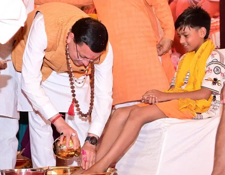  एक करोड़ शिवभक्तों का मुख्यमंत्री ने पुष्प वर्षा के साथ किया स्वागत