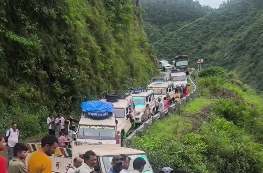  भूस्खलन की वजह से देहरादून नहीं पहुंच पाए ठेकेदार अब देवभूमि जल शक्ति कांट्रेक्टर वेलफेयर एसोसिएशन लिखित रूप में मुख्यमंत्री को भेजेगा ज्ञापन