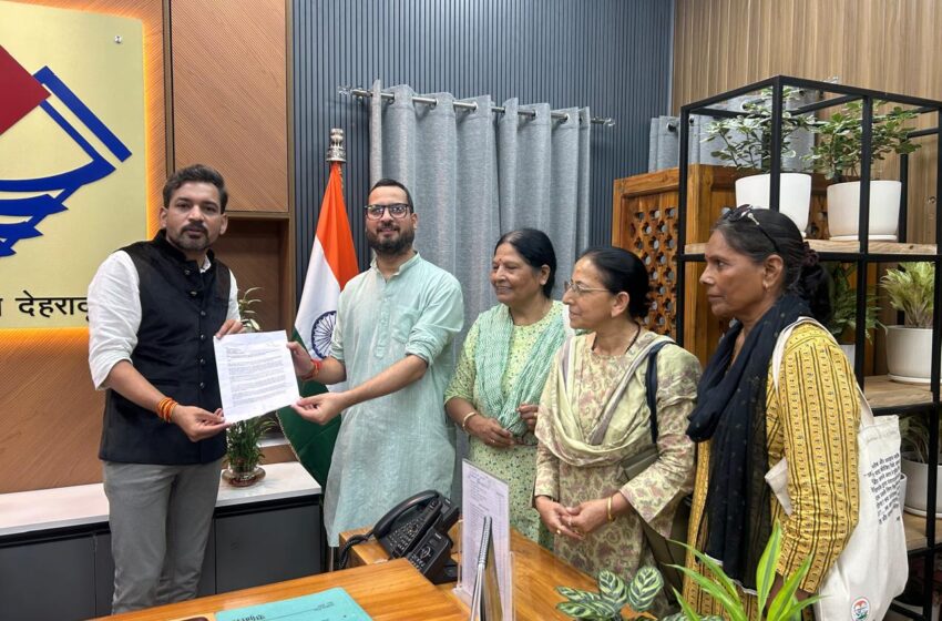  सरकारी जमीनों की बिक्री पर रोक और UIIDB भंग करने की मांग, मुख्यमंत्री को भेजा ज्ञापन