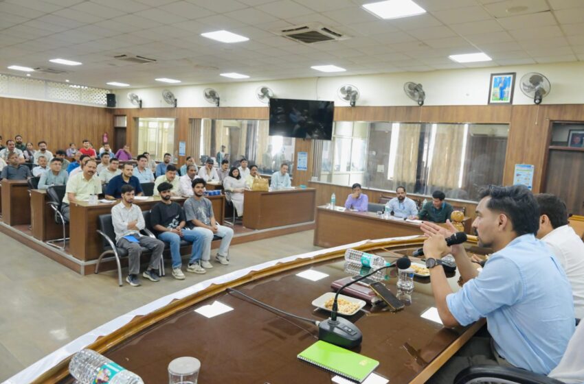  जिलाधिकारी ने अधिकारियों को समयबद्ध एवं त्रुटिरहित जनगणना संपन्न कराने के दिए निर्देश