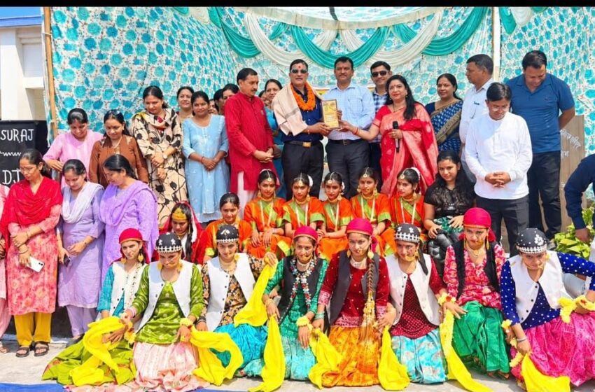  खंडस्तरीय संस्कृत प्रतियोगिता में विभिन्न विद्यालयों के छात्र-छात्राओं ने किया प्रतिभा का प्रदर्शन