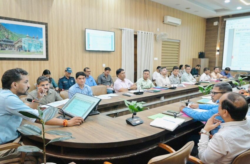  जिलाधिकारी ने जनपद स्तर पर संचालित योजनाओं एवं कार्यक्रमों की प्रगति की समीक्षा की, पार्किंग के लिए उपयुक्त स्थल चिह्नित करने के निर्देश