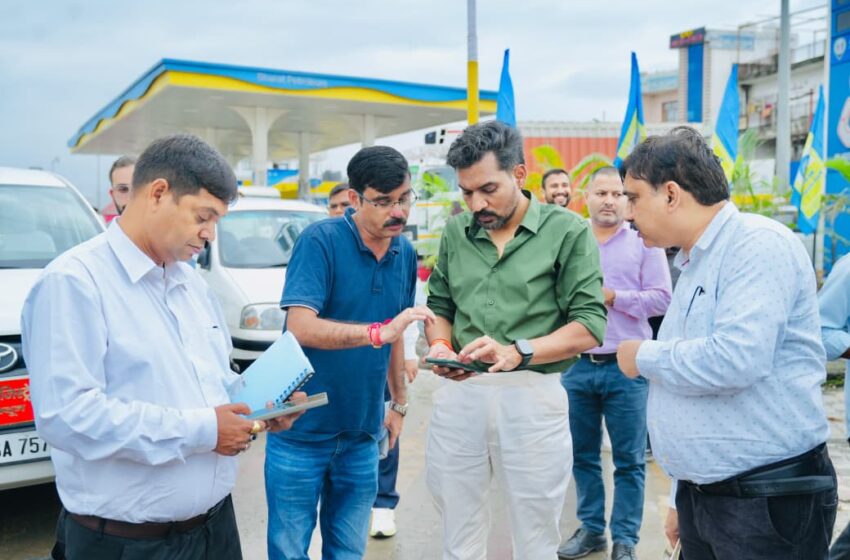  डीएम ने धरातल पर उतरकर जांची सड़कों की स्थिति, 15 अक्टूबर तक सभी सड़कों को गड्डामुक्त करने के निर्देश
