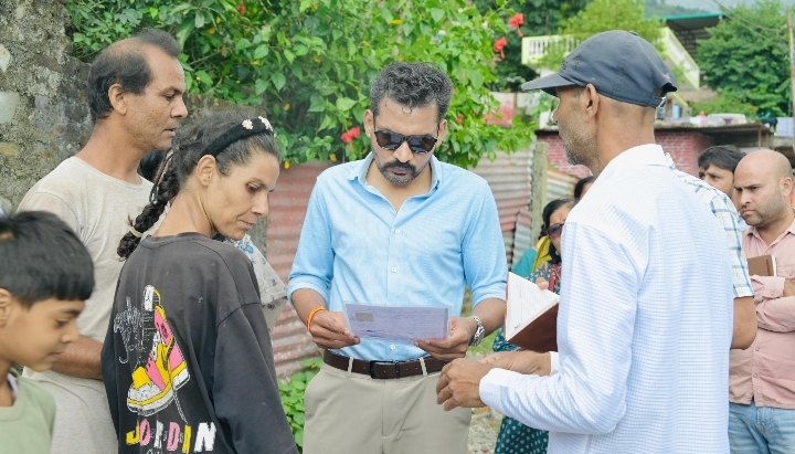  मतदाता सूची पुनरीक्षण में सुपर चेकिंग तेज, दावों एवं आपत्तियों का सत्यापन; पात्र नागरिकों का नाम दर्ज कराने के साथ मतदाता सूची की शुद्धता और पारदर्शिता सुनिश्चित करने के डीएम ने दिए निर्देश