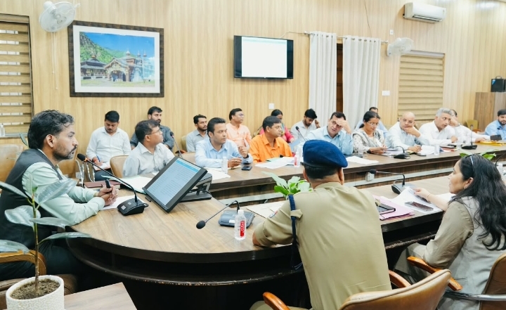  डीएम के निर्देश पर आशारोड़ी टनल से मोहब्बेवाला तक सड़क सुरक्षा मजबूत, 58 साइन बोर्ड समेत 3,000 मीटर से अधिक सुरक्षा उपाय