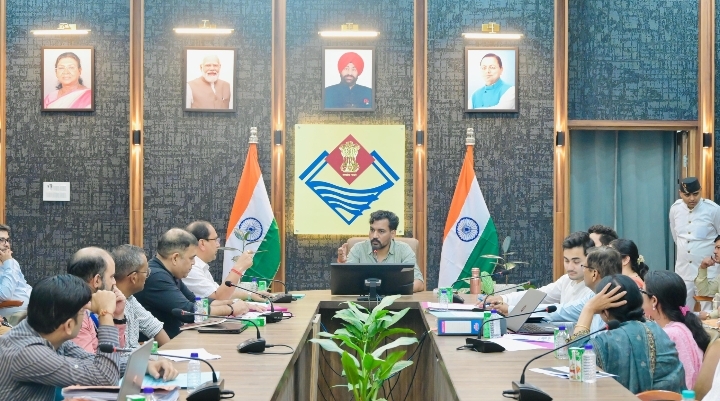  स्वास्थ्य सेवाओं में लापरवाही पर जिलाधिकारी सख्तः एएनएम निलंबित, मातृ एवं शिशु मृत्यु दर घटाने के लिए टास्क फोर्स के निर्देश