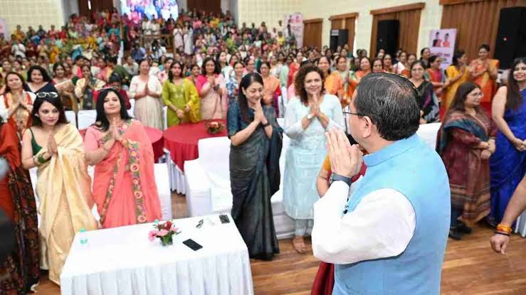  मातृशक्ति संवाद में महिलाओं ने योजनाओं पर आधारित गीत प्रस्तुत किए
