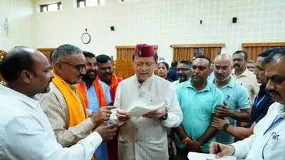  मुख्यमंत्री धामी ने सुनीं जनसमस्याएं, अधिकारियों को त्वरित और समयबद्ध निस्तारण के निर्देश