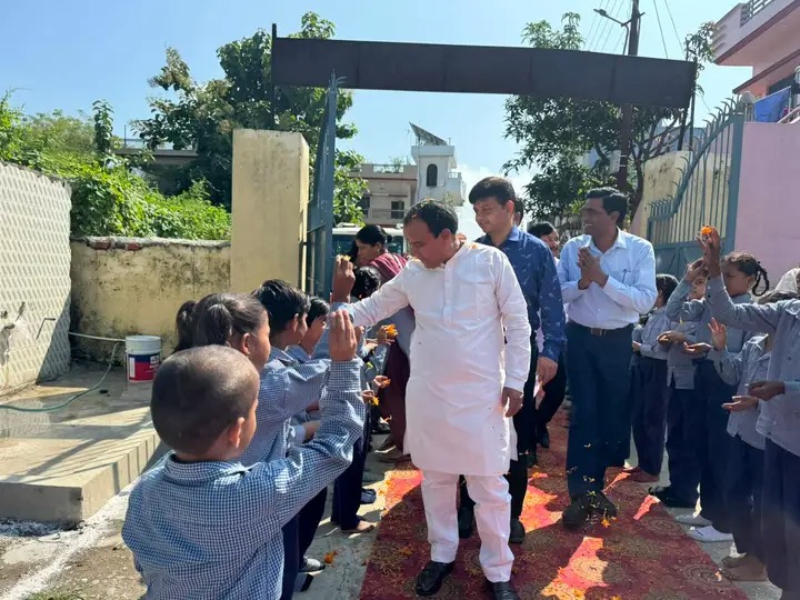  शिक्षा मंत्री धन सिंह रावत के बड़े ऐलान : टॉपरों को लैपटॉप, डिग्री कॉलेज में प्रवेश पर 51 हजार की सहायता