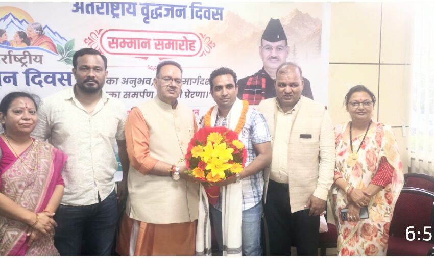  महानगर मंत्री एवं श्रीदेव सुमन नगर मंडल के प्रभारी जगदीश सेमवाल (पूर्व सैनिक) नगर निगम देहरादून में नामित पार्षद बनाए जाने पर सैनिक कल्याण मंत्री  श्री गणेश जोशी जी द्वारा सम्मानित किया