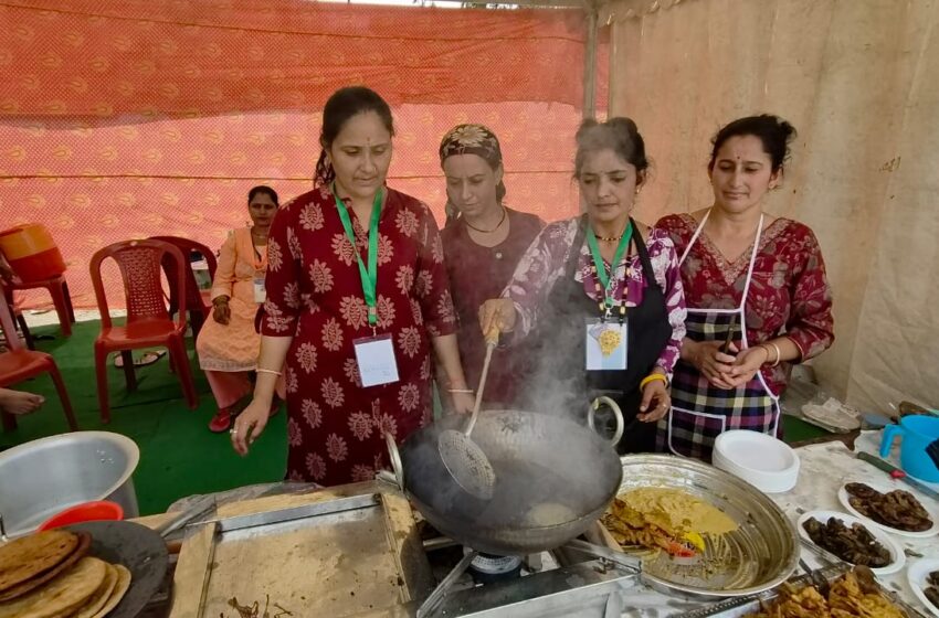  सरस फूड फेस्टिवल में बिखरी उत्तरकाशी की पहाड़ी खुशबू, मोरी की सेब चटनी बनी आकर्षण का केंद्र