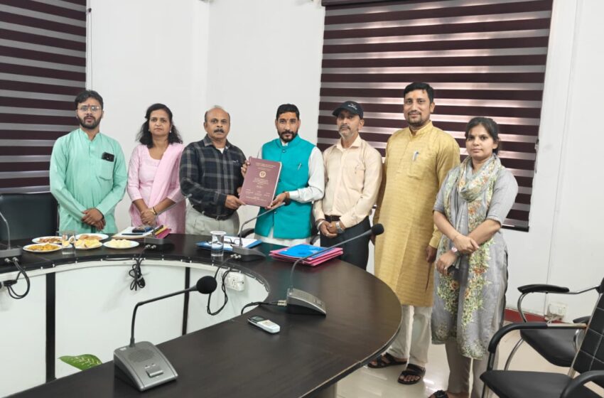  आचार्य मनोज कुमार शर्मा को पीएचडी की उपाधि प्रदान, संस्कृत साहित्य जगत में हर्ष की लहर