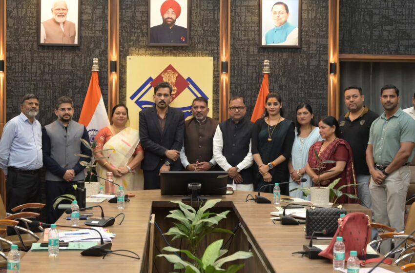  देहरादून में जिला योजना समिति के नवनिर्वाचित सदस्यों को मिले प्रमाण पत्र; विकास कार्यों को गति देने का आह्वान