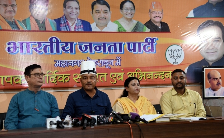  कर्नल अजय कोठियाल का कांग्रेस पर तीखा हमला : राहुल गांधी की अजीत डोभाल पर टिप्पणी को लेकर उठाए सवाल, राष्ट्रीय सुरक्षा पर मांगा जवाब