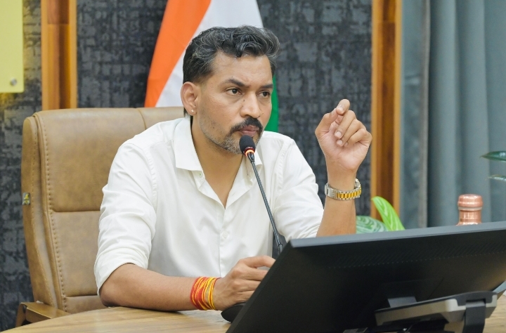  लिंगानुपात में संतुलन के लिए जरूरी है सामाजिक जागरूकता और बेटियों का सम्मान : डीएम