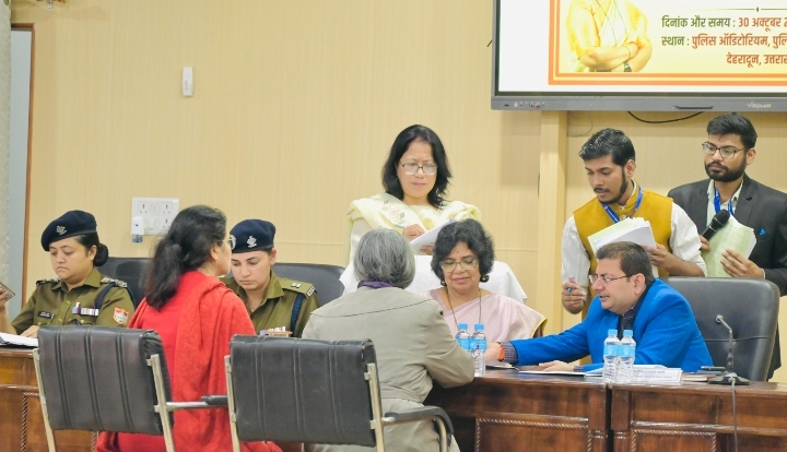  राष्ट्रीय महिला आयोग की अध्यक्षता में देहरादून पुलिस लाइन सभागार में आयोजित हुई ‘राष्ट्रीय महिला आयोग, आपके द्वार’ महिला जनसुनवाई