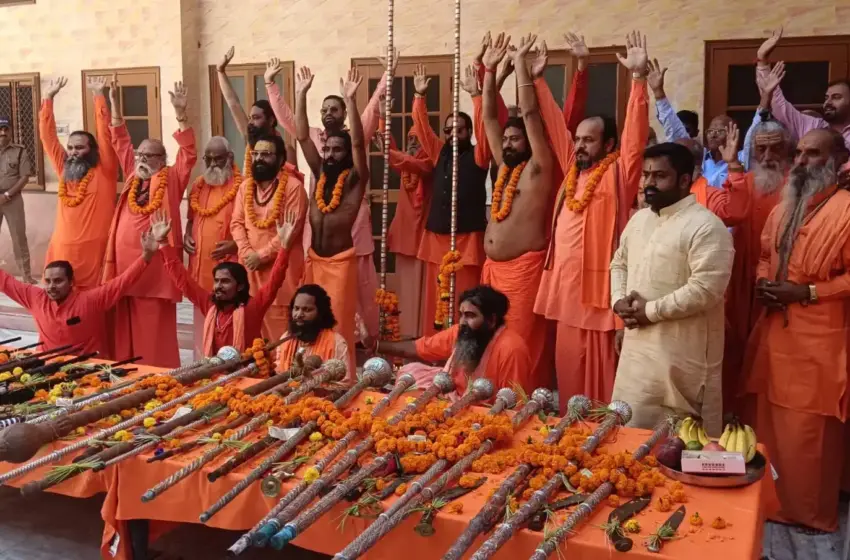 महानिर्वाणी अखाड़े में शस्त्र पूजन, सनातन धर्म की रक्षा का संकल्प