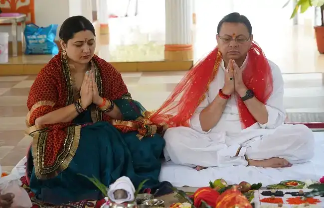 मुख्यमंत्री पुष्कर सिंह धामी ने शारदीय नवरात्रि के पहले दिन मुख्यमंत्री आवास में विधि-विधान से मां दुर्गा की पूजा-अर्चना की