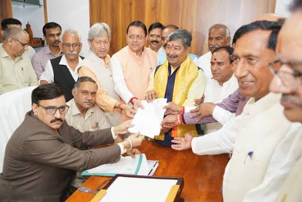  उत्तराखंड से राज्यसभा सीट के लिए भाजपा उम्मीदवार दिनेश आर्य ने दाखिल किया नामांकन
