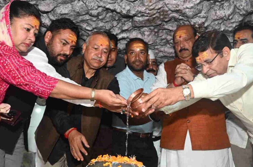  टपकेश्वर महादेव मंदिर में पूजा-अर्चना के बाद प्रीतम सिंह के नेतृत्व में कांग्रेस की न्याय यात्रा शुरू
